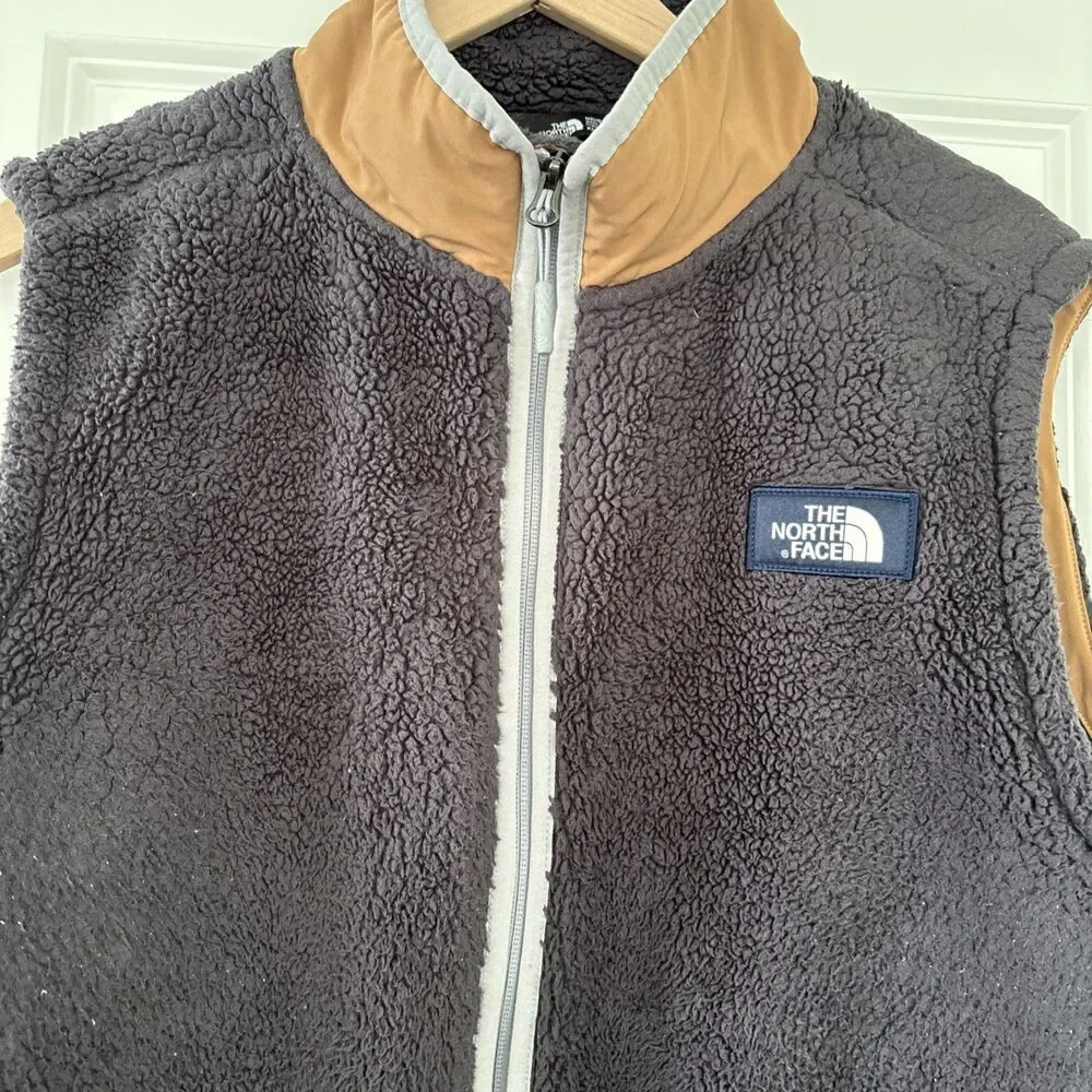 The North Face Men's Fleece Sherpa Campshire Retro Vest British Khaki Black XL